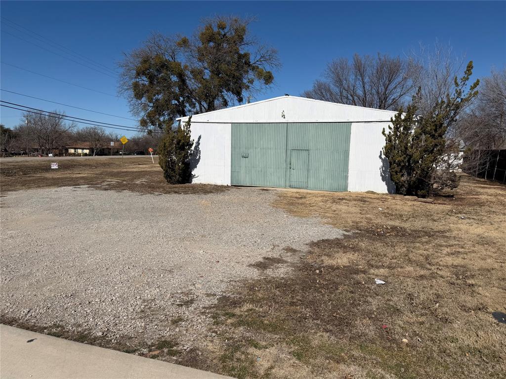 103 E 5th Street Property Photo 14