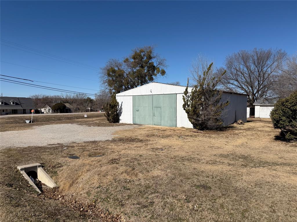 103 E 5th Street Property Photo 15