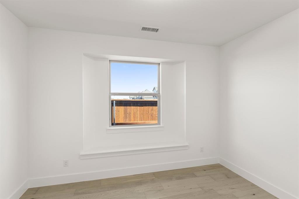813 Golden Galaxy Way Property Photo 12