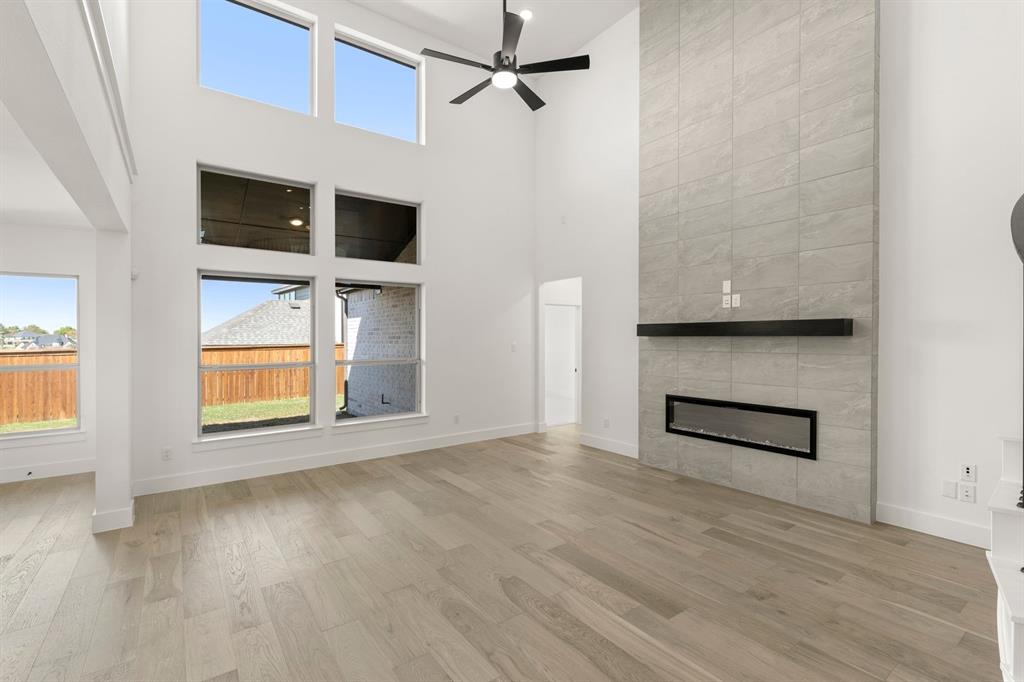 813 Golden Galaxy Way Property Photo 14