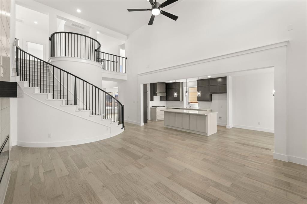 813 Golden Galaxy Way Property Photo 15