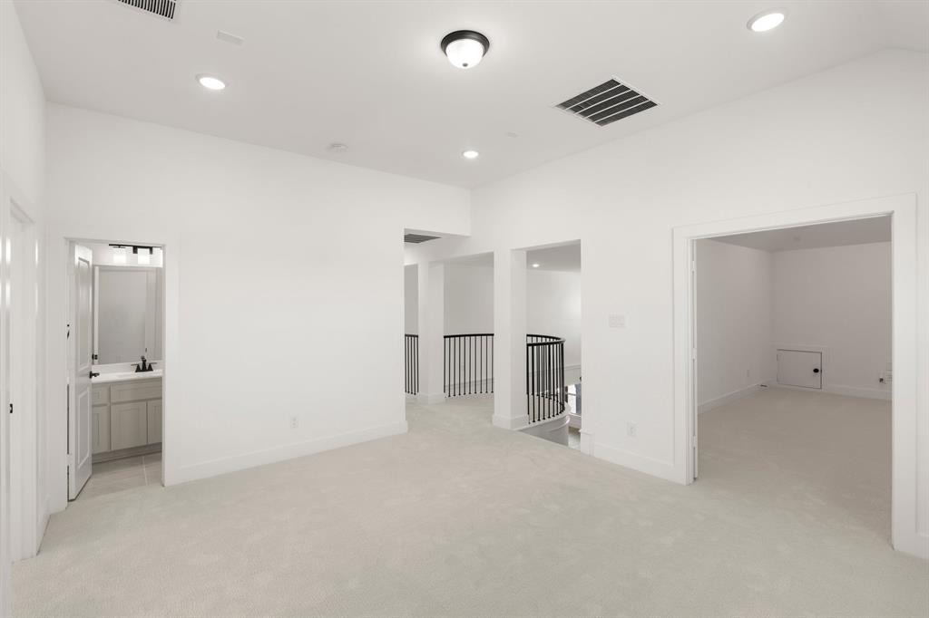 813 Golden Galaxy Way Property Photo 28