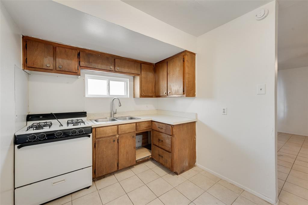 506 N Elm Street A Property Photo 9