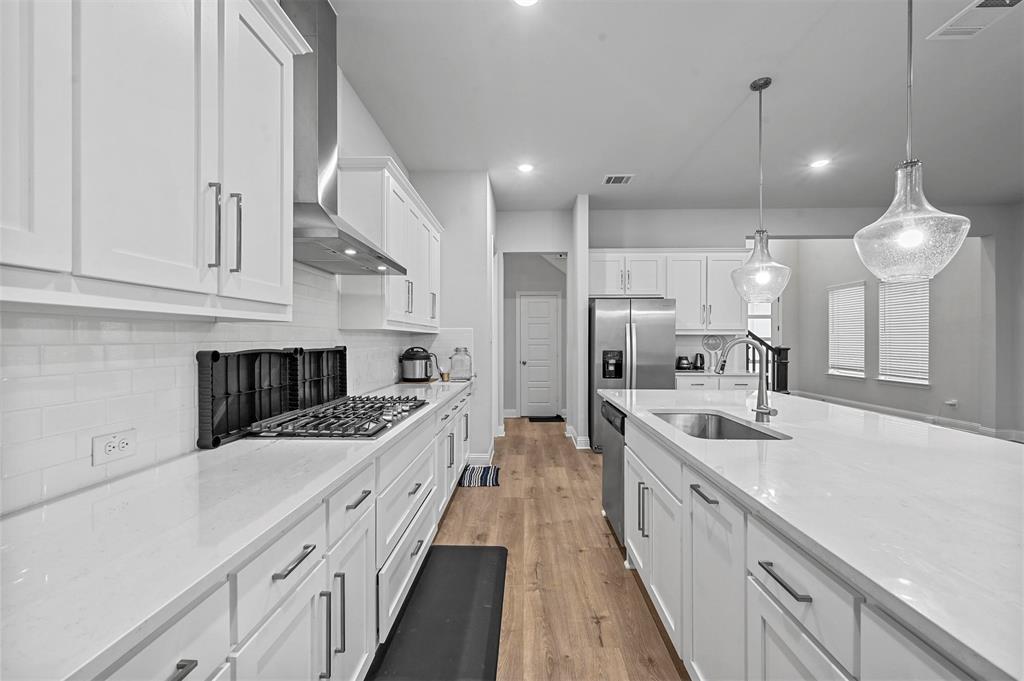2210 Balboa Drive Property Photo 4