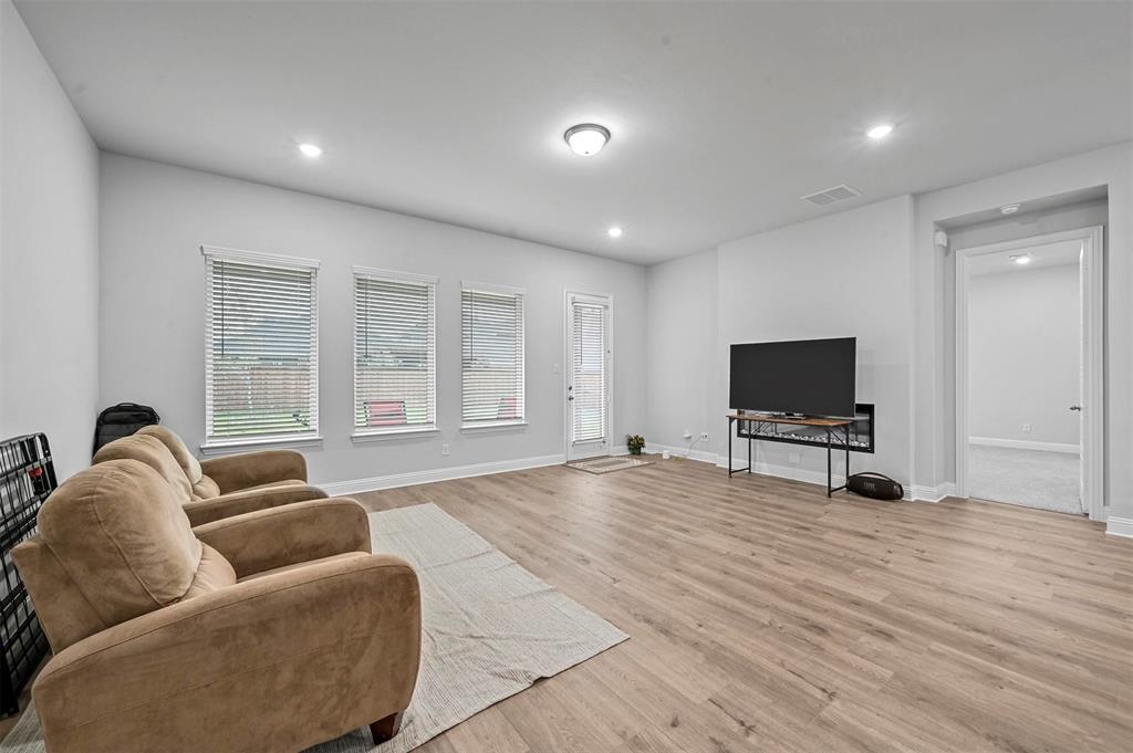 2210 Balboa Drive Property Photo 7