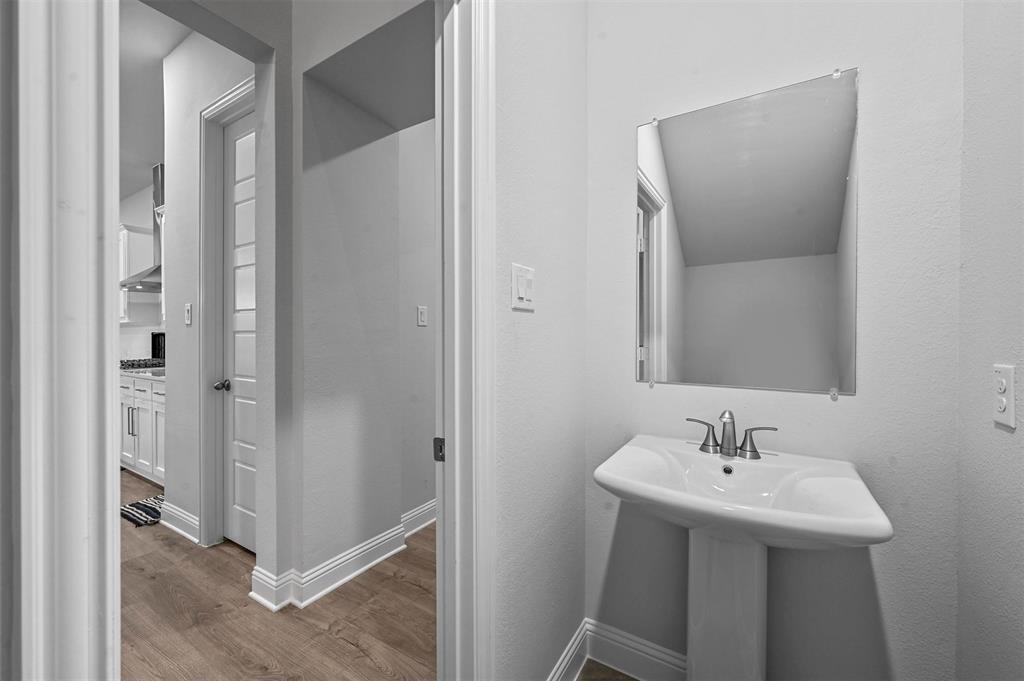 2210 Balboa Drive Property Photo 8