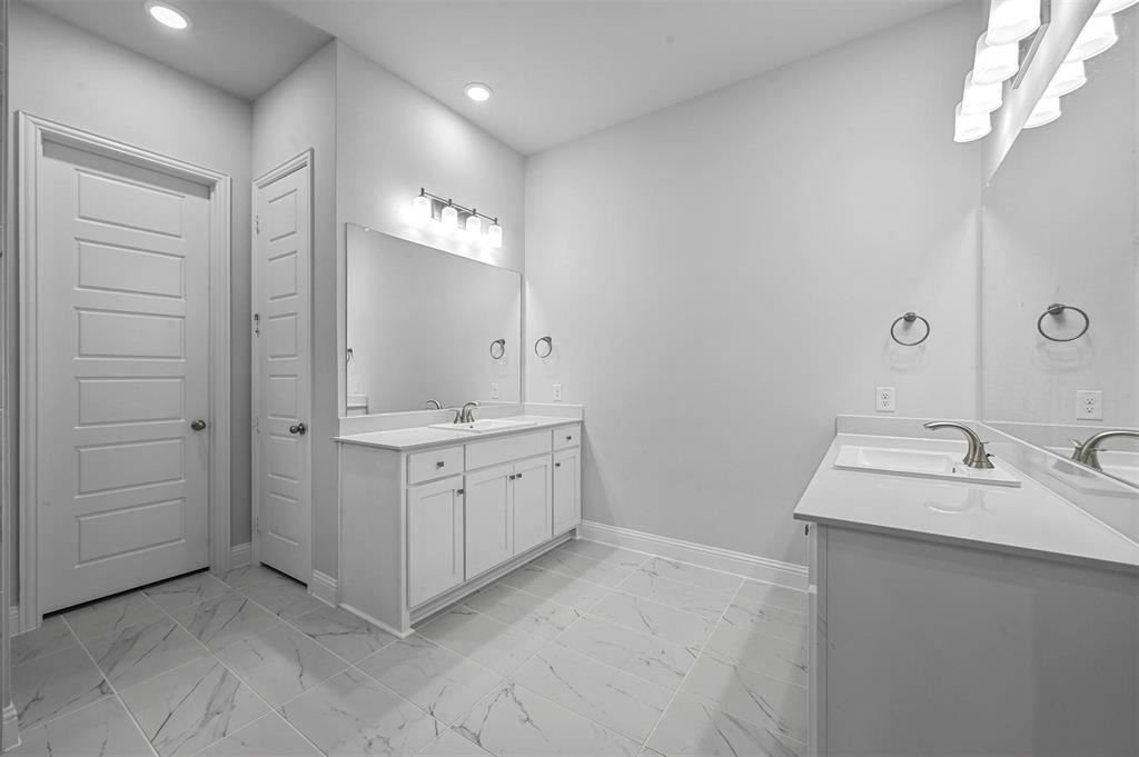 2210 Balboa Drive Property Photo 14