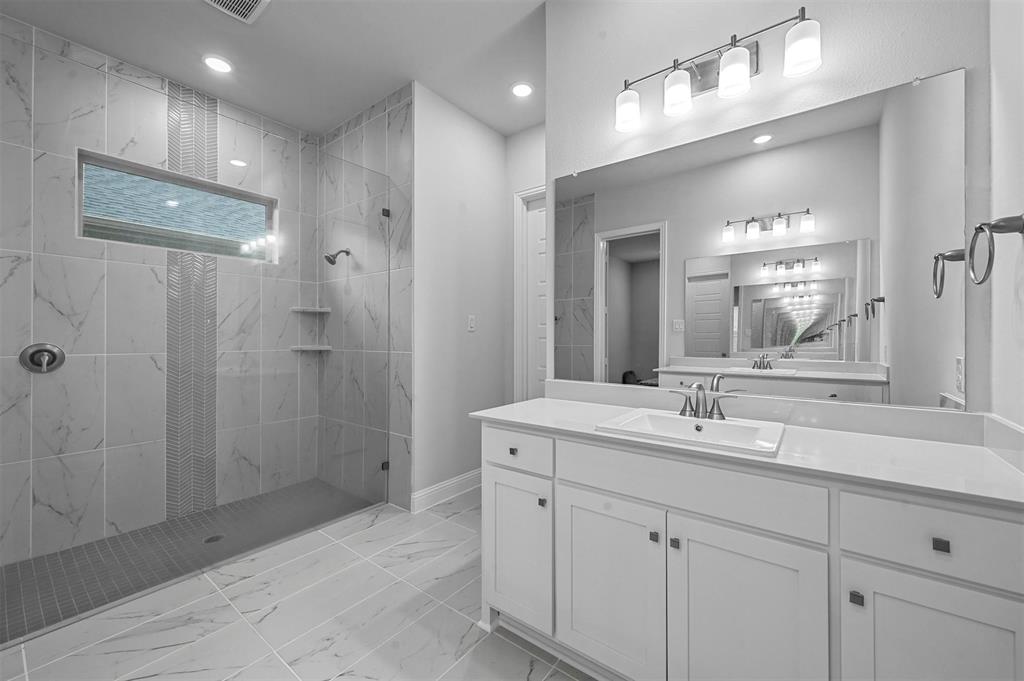 2210 Balboa Drive Property Photo 15