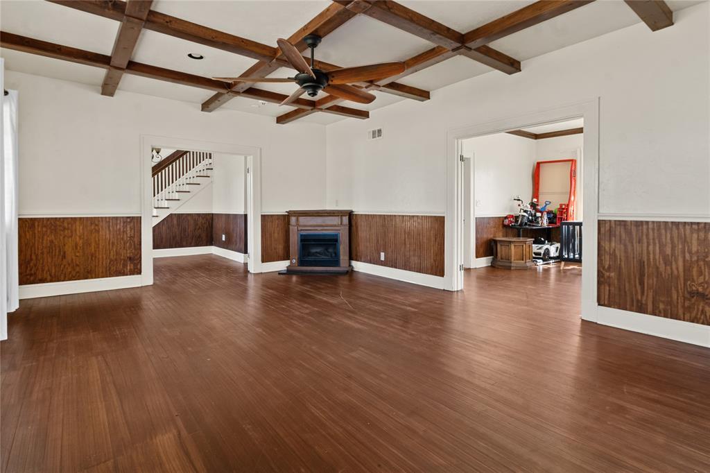 206 S Avenue B Property Photo 5