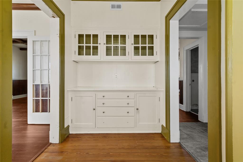 206 S Avenue B Property Photo 9