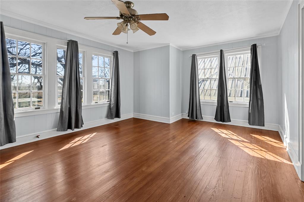 206 S Avenue B Property Photo 13