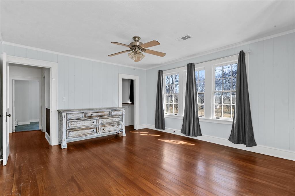 206 S Avenue B Property Photo 15