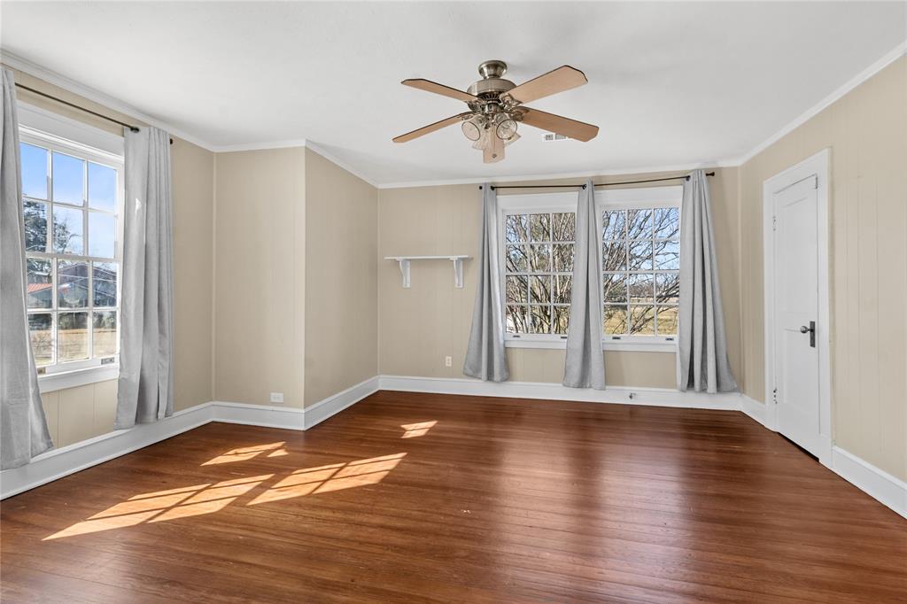206 S Avenue B Property Photo 16