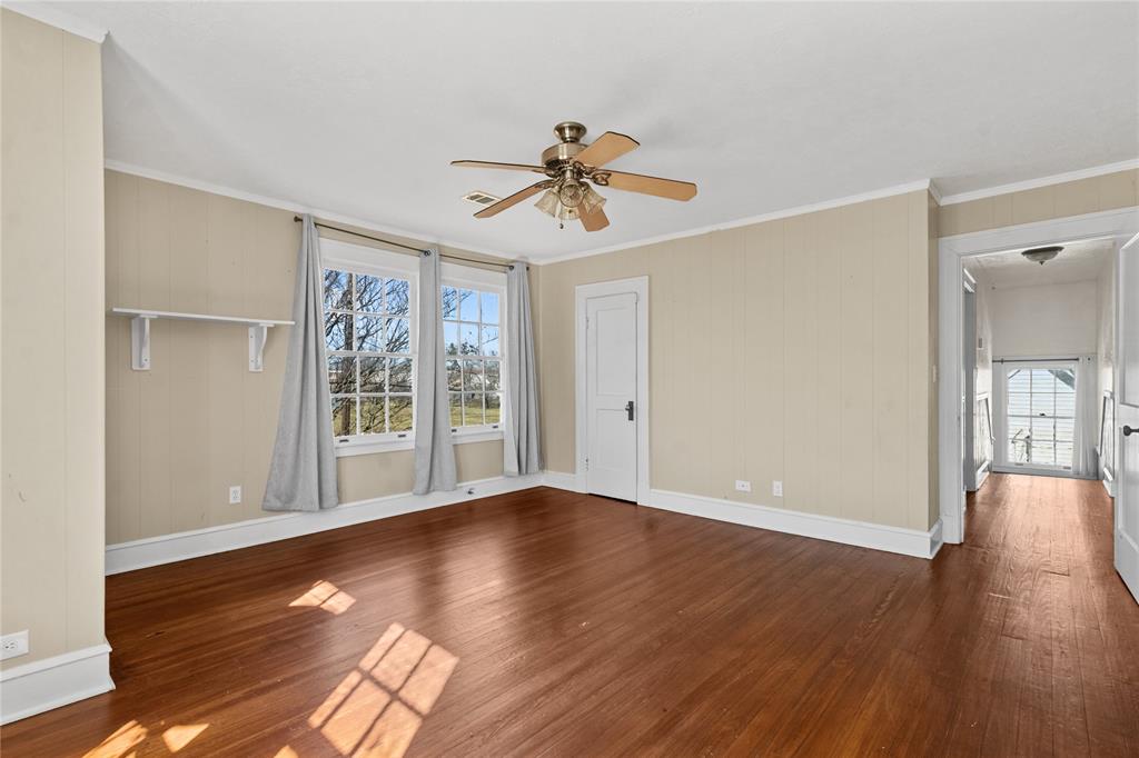 206 S Avenue B Property Photo 17