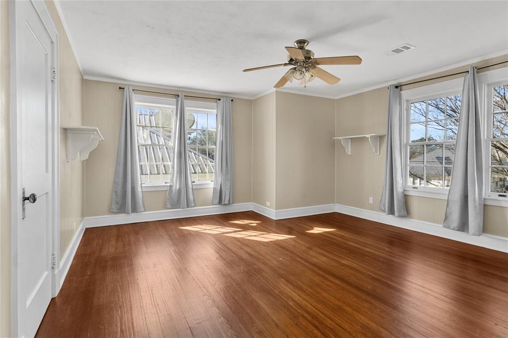 206 S Avenue B Property Photo 18
