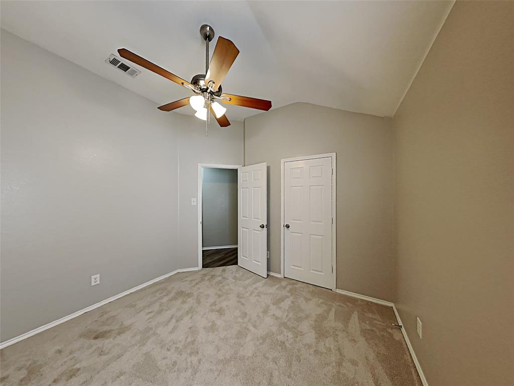 617 Oak Hollow Trail Property Photo 3