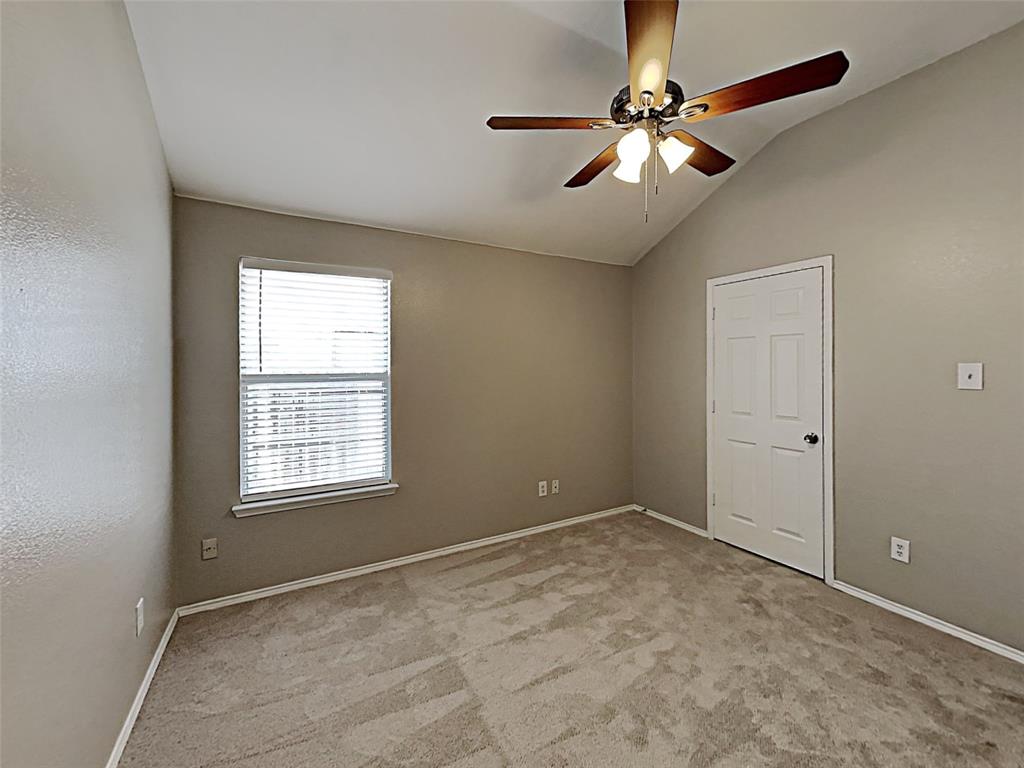 617 Oak Hollow Trail Property Photo 4