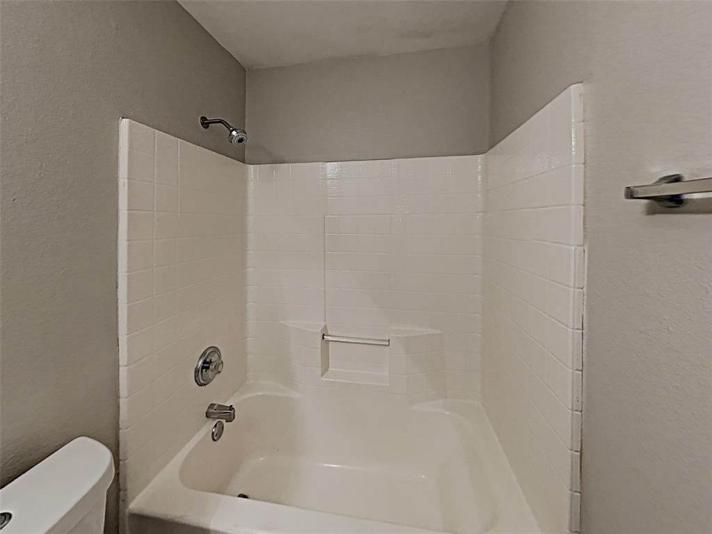 617 Oak Hollow Trail Property Photo 7