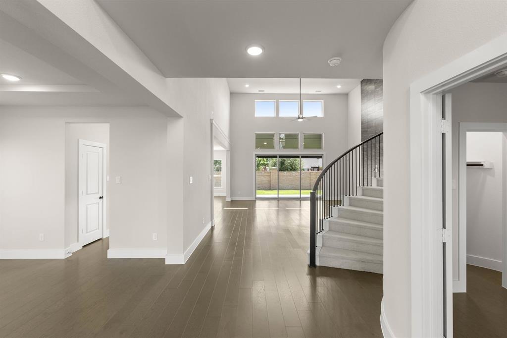 2565 Riverchase Way Property Photo 4