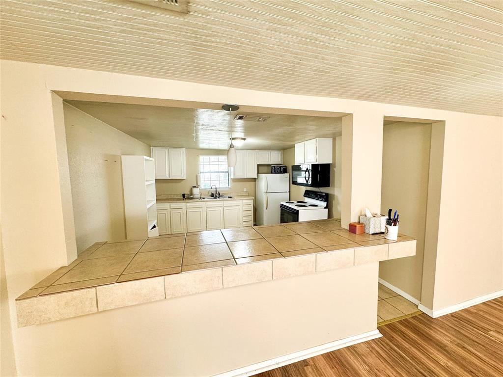 1425, 1435, 420 Groesbeck & Lillian Property Photo 33
