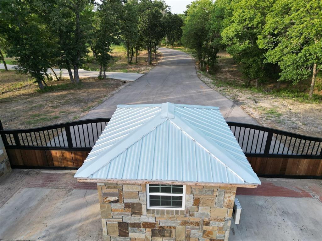 1061 Woodland Road Property Photo 2