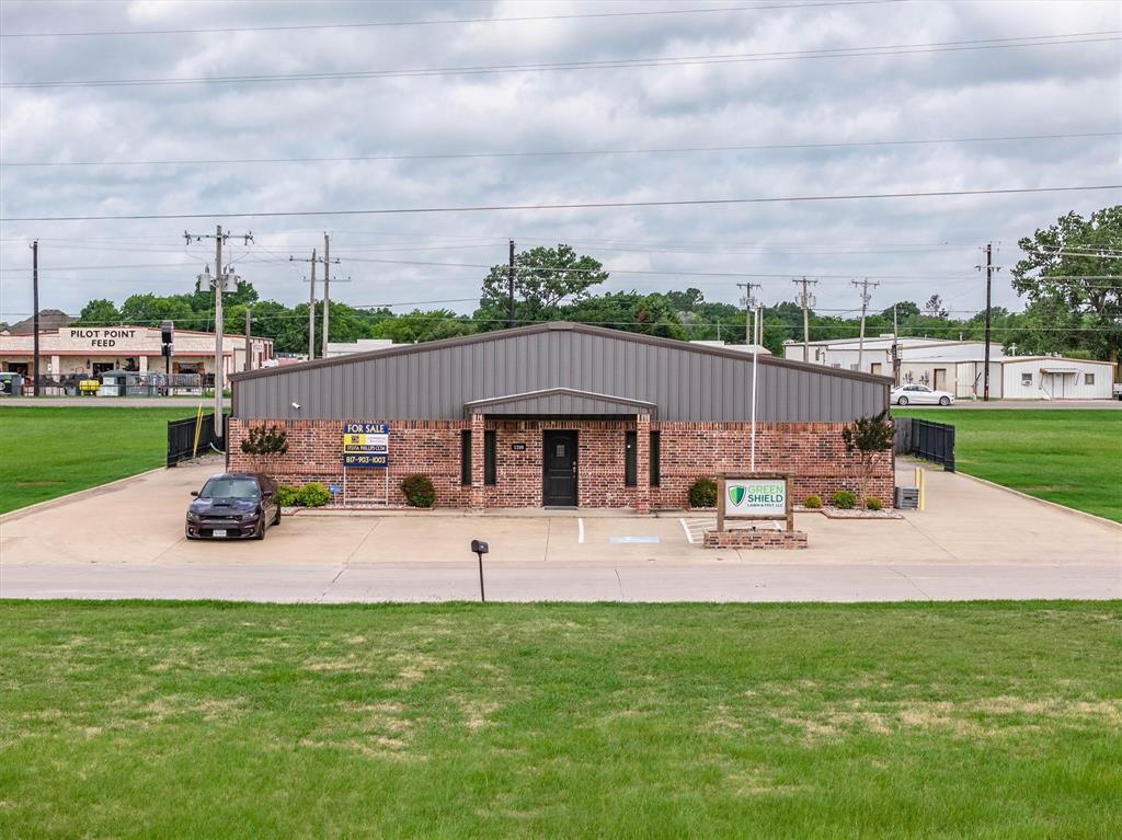 1208 N Industrial Boulevard Property Photo 2
