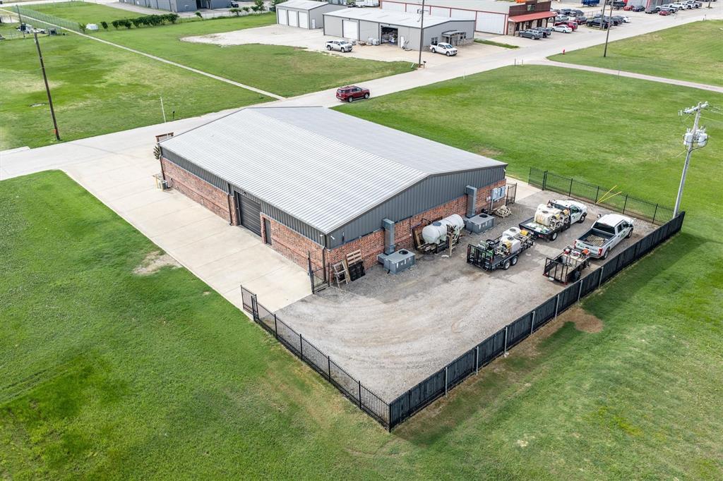 1208 N Industrial Boulevard Property Photo 4