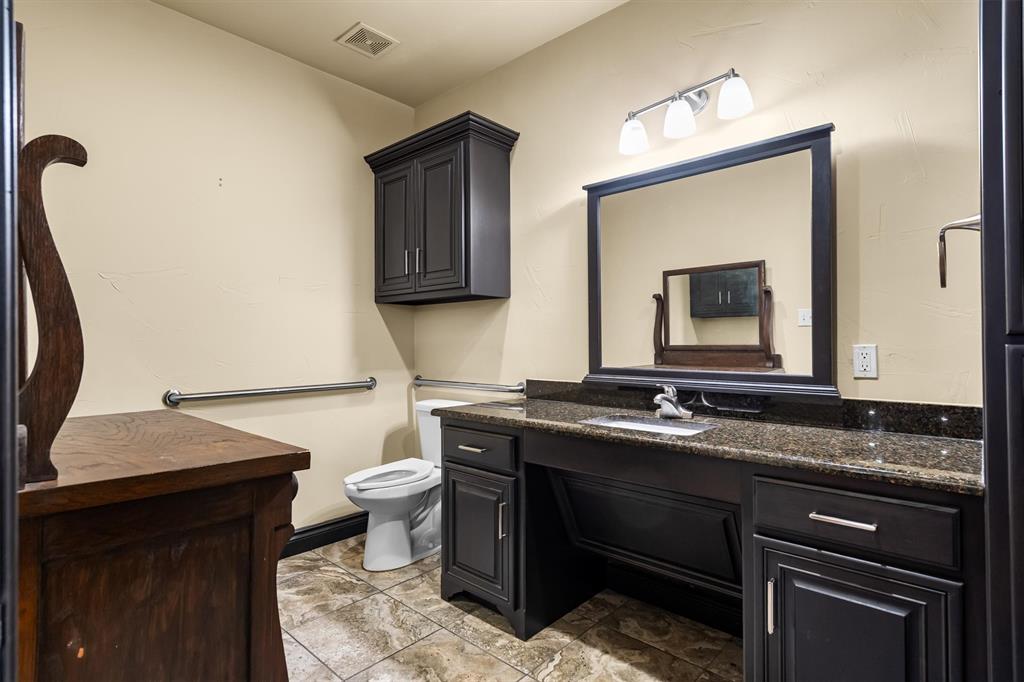 1208 N Industrial Boulevard Property Photo 19