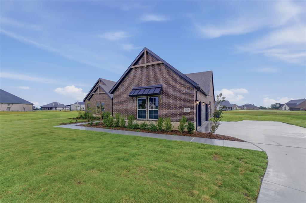 2208 Continent Court Property Photo 2