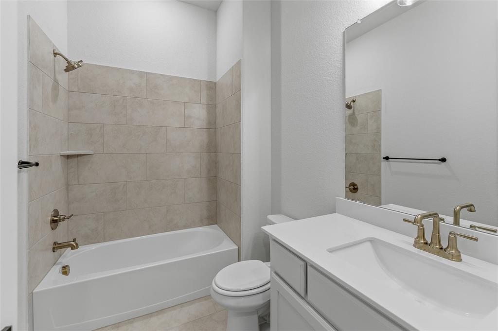 2208 Continent Court Property Photo 8