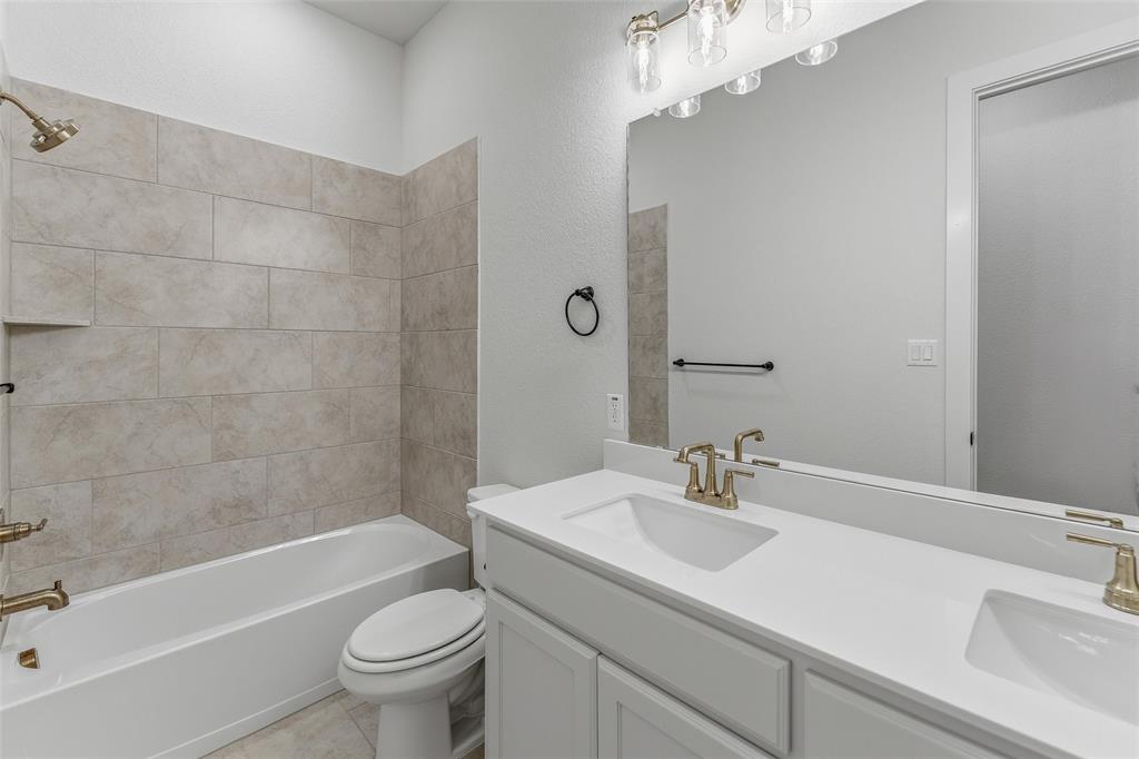 2208 Continent Court Property Photo 16