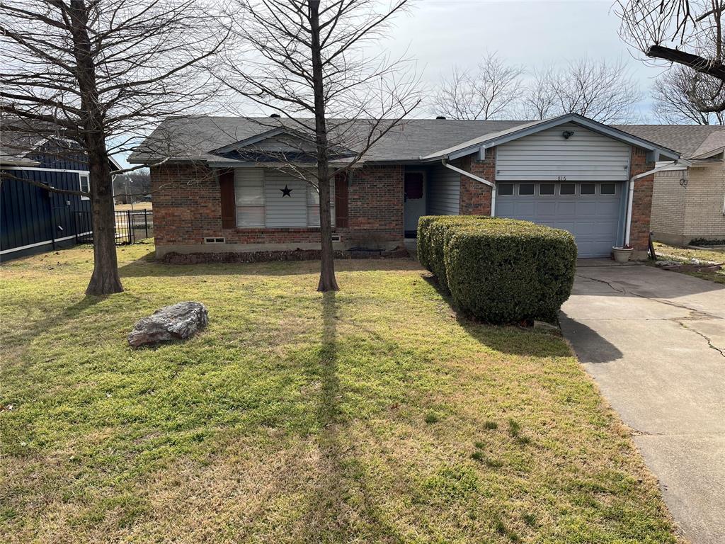 816 E Heath Street Property Photo 1