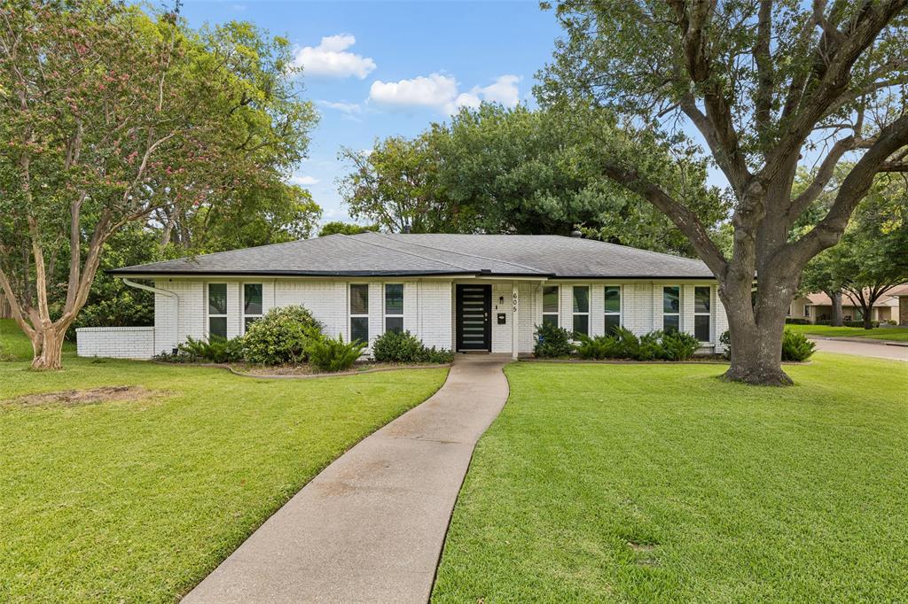605 Meadow Heath Circle Property Photo 1