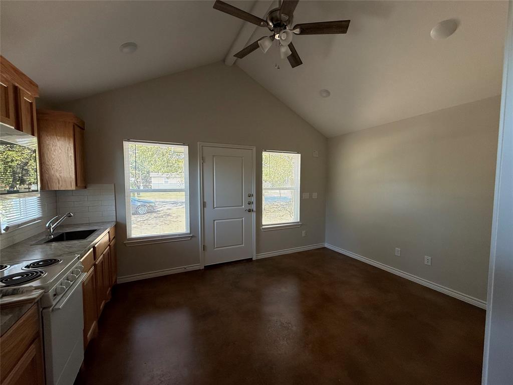 1704 E 3rd Street Property Photo 6