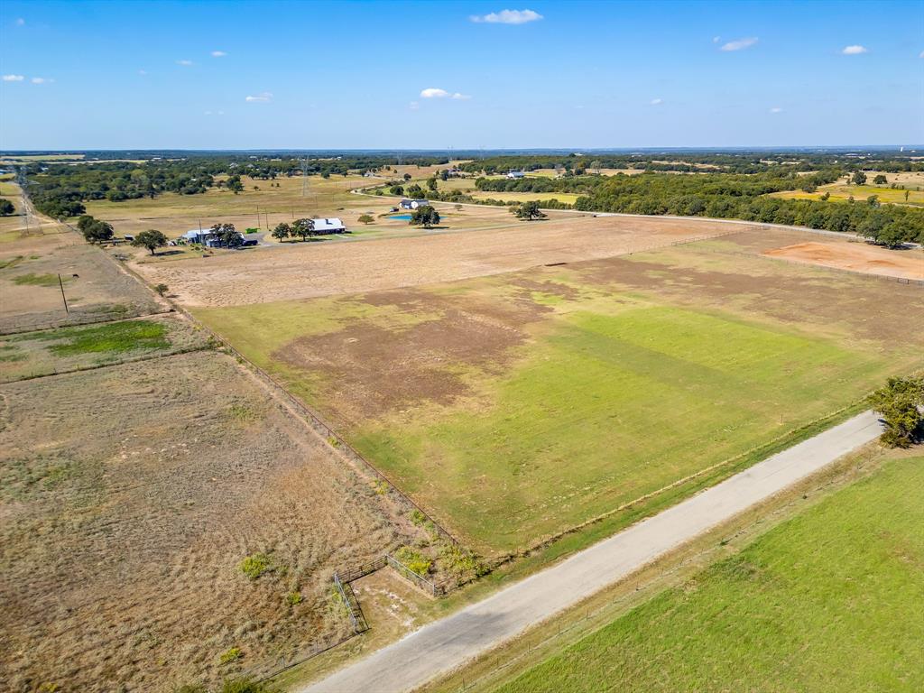 1112 Clover Drive Property Photo 3