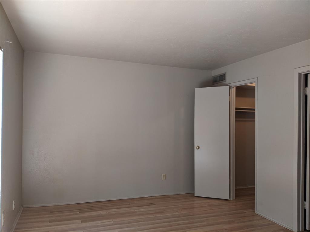 2433 Limestone Drive Property Photo 2