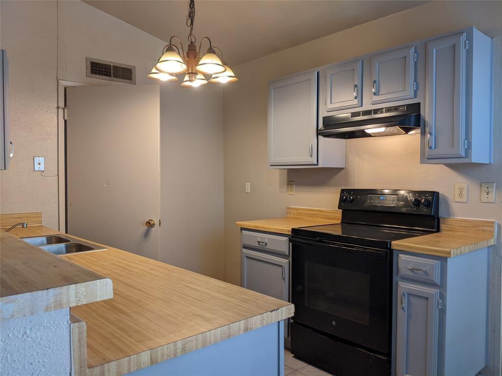 2433 Limestone Drive Property Photo 16