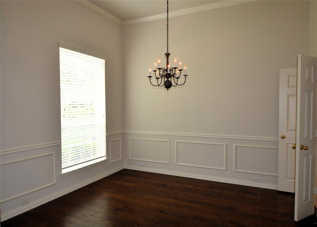 1120 Surrey Lane Property Photo 4