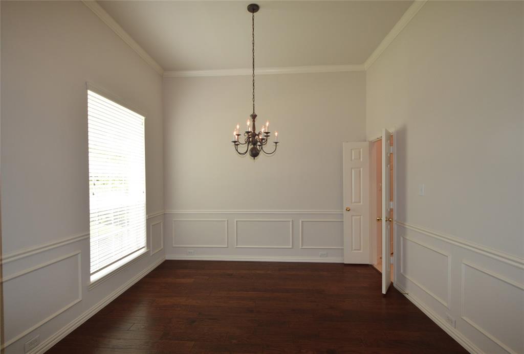 1120 Surrey Lane Property Photo 5