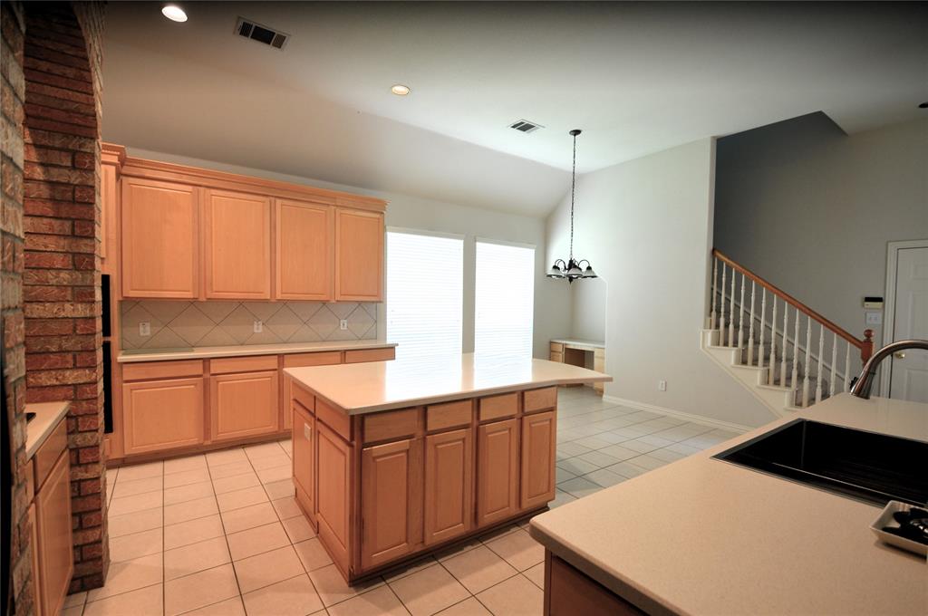 1120 Surrey Lane Property Photo 11