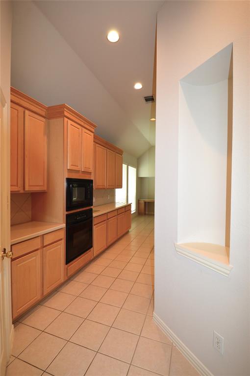 1120 Surrey Lane Property Photo 14