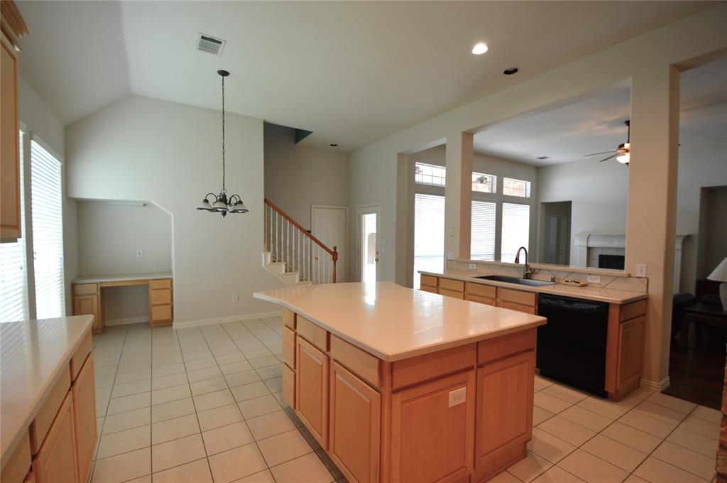 1120 Surrey Lane Property Photo 15