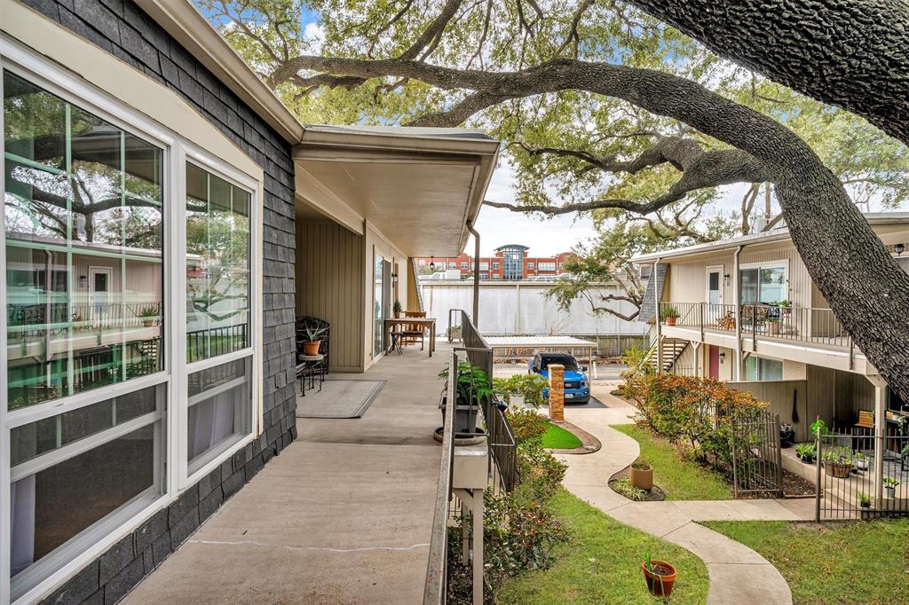 5305 Fleetwood Oaks Avenue 274 Property Photo 1