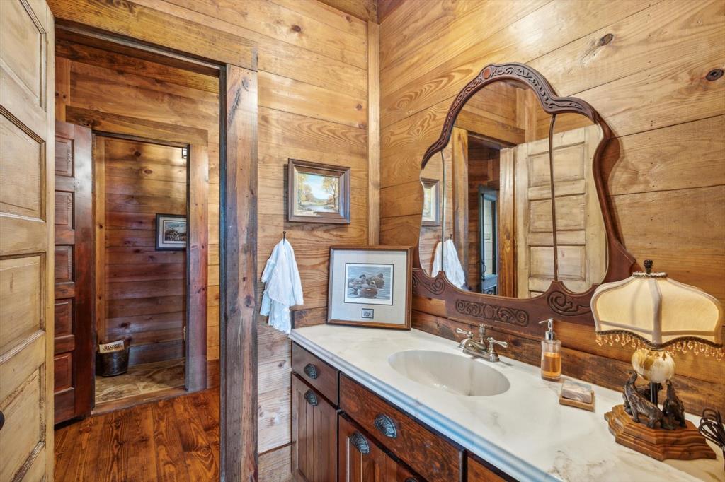 525 E Hickory Hill Road Property Photo 17