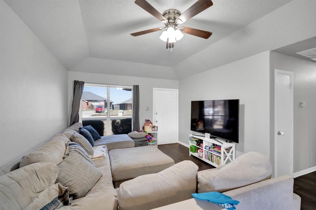 114 Janis Street Property Photo 6
