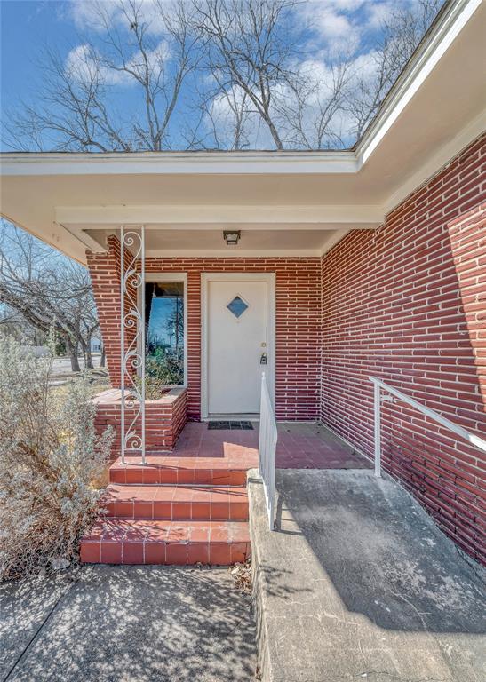 202 N Avenue G Property Photo 3