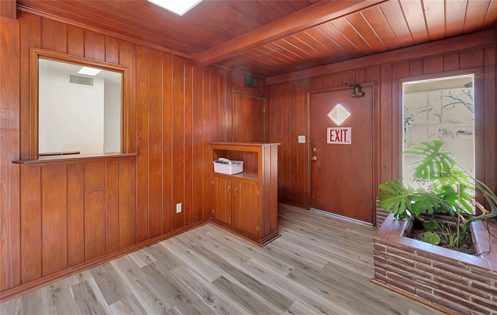 202 N Avenue G Property Photo 6