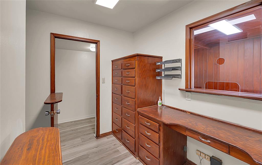 202 N Avenue G Property Photo 9