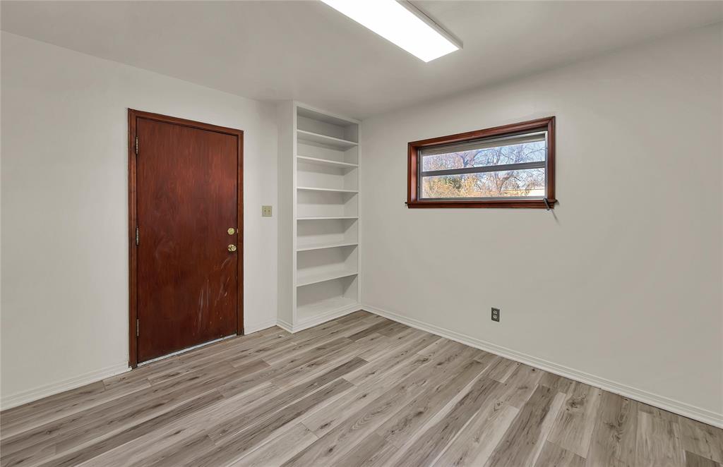 202 N Avenue G Property Photo 11
