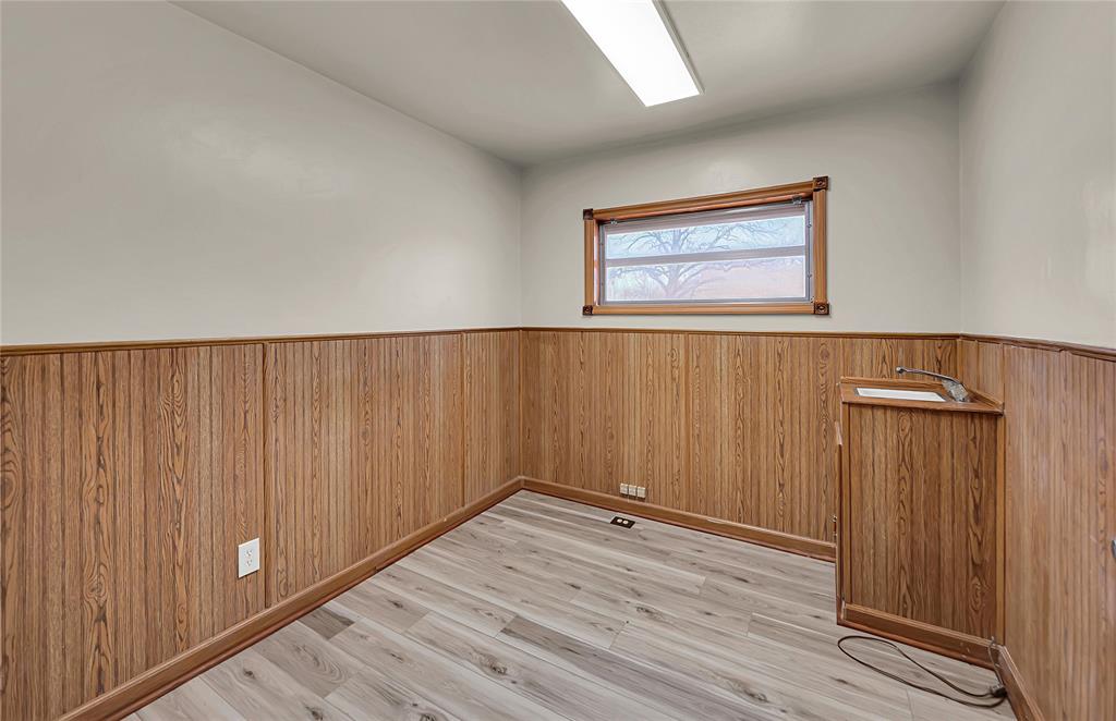 202 N Avenue G Property Photo 16